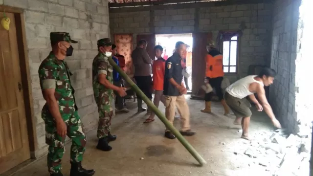 Longsor di Kismantoro Timpa Rumah, Kerugian Ditaksir Rp10 Juta - GenPI.co JATENG