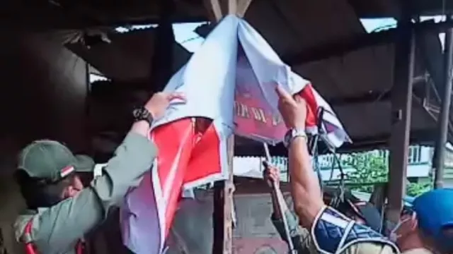 Duh! Satpol PP Solo Copot Spanduk Protes Pedagang Mebel Gilingan - GenPI.co JATENG