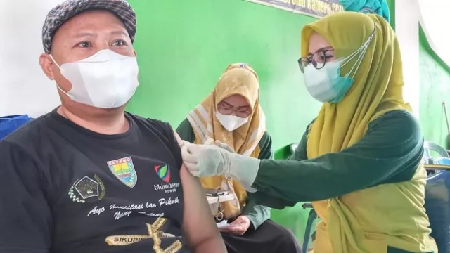 Jurnalis dan ASN di Batang Disuntik Vaksin Booster - GenPI.co JATENG