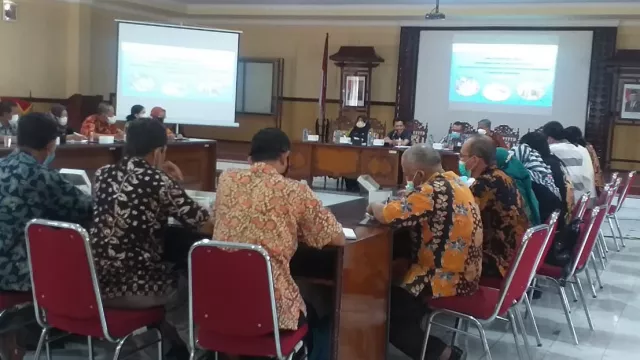 3.581 Anak di Wonosobo Putus Sekolah, Pak Bupati Tolong Diatasi! - GenPI.co JATENG 3.581 Anak di Wonosobo Putus Sekolah, Pak Bupati Tolong Diatasi! - GenPI.co JATENG