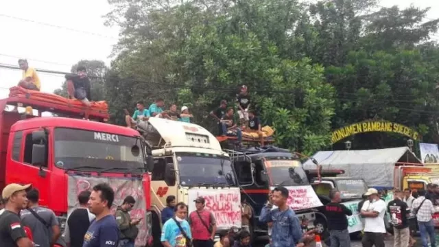 Ratusan Sopir Truk Temanggung Demo Tuntut Solusi Kebijakan ODOL - GenPI.co JATENG