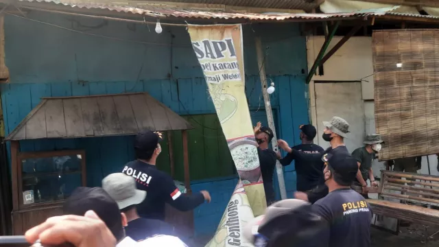 22 Lapak PKL di Mijen Dibongkar Satpol PP Kota Semarang, Ada Apa? - GenPI.co JATENG