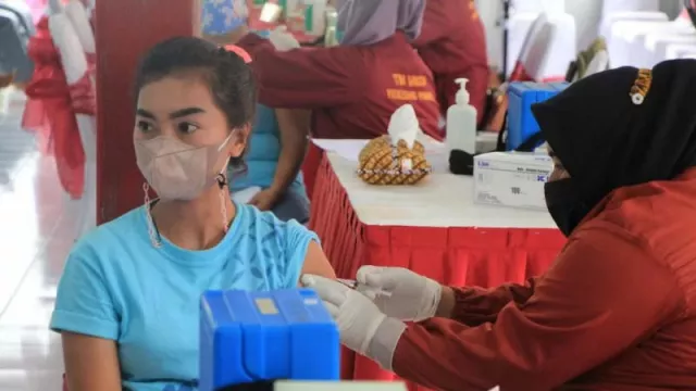 Sip! Warga Binaan Lapas Perempuan Semarang Dapat Vaksin Booster - GenPI.co JATENG