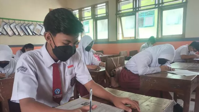 Batang Gelar PTS Terbatas, Kapasitas Kelas Hanya Setengah - GenPI.co JATENG