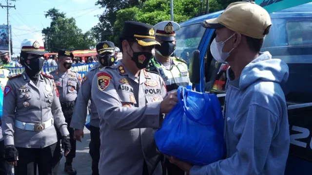 Operasi Keselamatan, Polres Boyolali Bagi-Bagi Sembako - GenPI.co JATENG