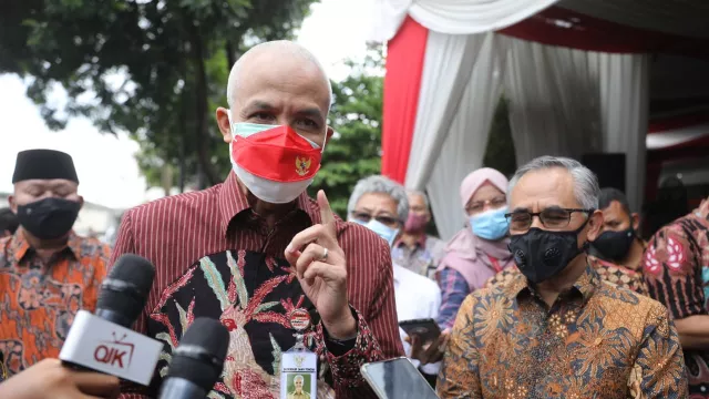 Walah! Buruh Gugat Ganjar Minta Pembatalan UMK Jateng 2022 - GenPI.co JATENG