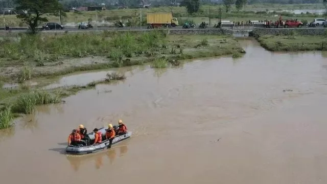 BPDB Grobogan dan SAR Cari 2 Anak Tengggelam di Sungai Tuntang - GenPI.co JATENG