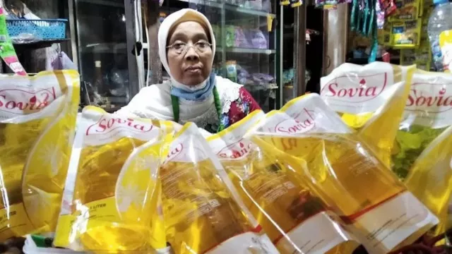 Operasi Pasar Pemkot Solo: 3.000 Liter Minyak Goreng Ludes 2 Jam - GenPI.co JATENG
