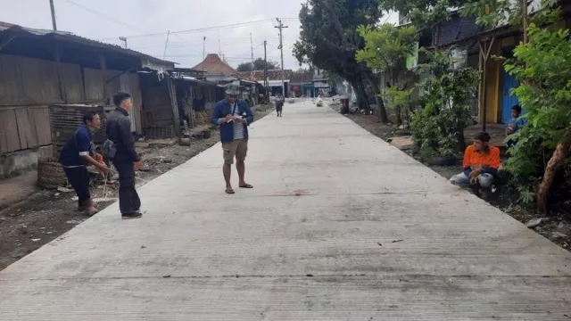 Viral Gegara Rusak Parah, Dua Jalan di Batang Ini Kini Mulus - GenPI.co JATENG