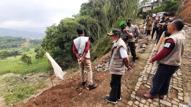 Sip! Rawan Longsor, Bupati Wonosobo Bentuk Relawan di Setiap Desa - GenPI.co JATENG