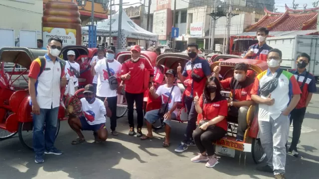 Bukan Demo, 77 Tukang Becak ke Pasar Gede Ternyata Demi Ini - GenPI.co JATENG
