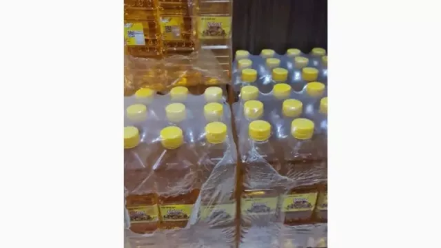 Duh! 97,2 Liter Minyak Goreng Tanpa Izin Edar Ditemukan di Kendal - GenPI.co JATENG