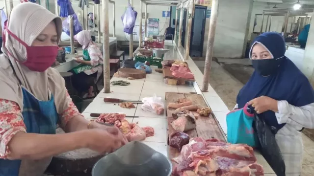 Tenang, Harga Daging Sapi di Batang Stabil - GenPI.co JATENG
