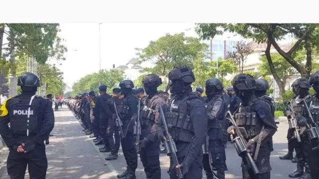 Antisipasi Demo, Kantor Gubernur Jateng Dijaga 2 Meriam Air - GenPI.co JATENG Antisipasi Demo, Kantor Gubernur Jateng Dijaga 2 Meriam Air - GenPI.co JATENG