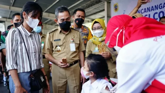 Bupati Pati Tunda Distribusi BLT Bagi Warga yang Belum Vaksin - GenPI.co JATENG