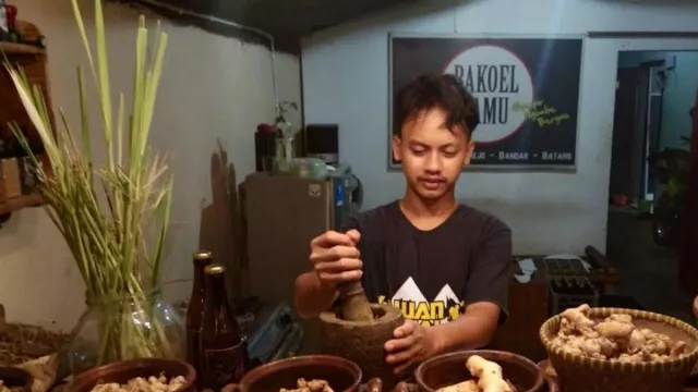 Kedai Bakoel Jamu Batang, Kala Minum Jamu Tak Lagi Pahit - GenPI.co JATENG