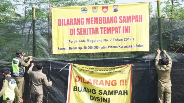 TPS Setro Ditutup, Warga Nekat Buang Sampah Didenda Rp50 Juta - GenPI.co JATENG