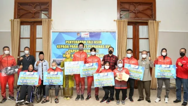 Jelang Lebaran, Atlet Peparnas 2021 Cilacap Terima Tali Asih - GenPI.co JATENG