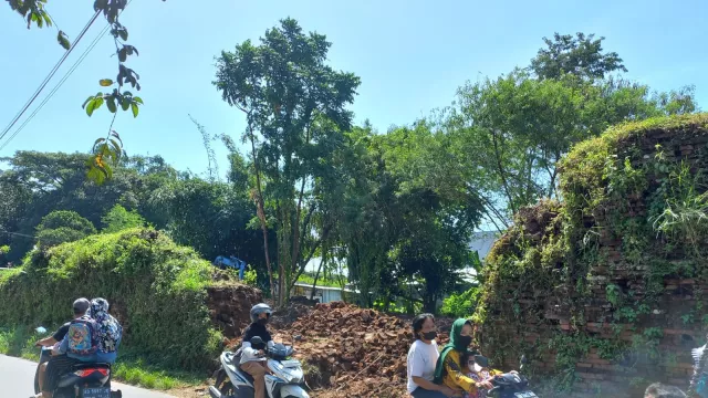 Penjebolan Tembok Bekas Keraton Kartasura Salahi Undang-Undang - GenPI.co JATENG