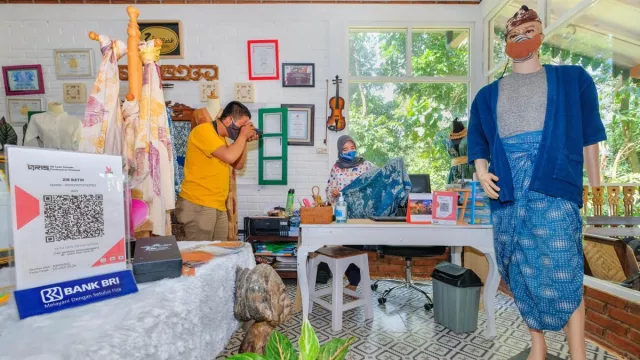 Majukan Perajin, BRI Sediakan Link UMKM di Grebeg Batik Indonesia - GenPI.co JATENG Majukan Perajin, BRI Sediakan Link UMKM di Grebeg Batik Indonesia - GenPI.co JATENG