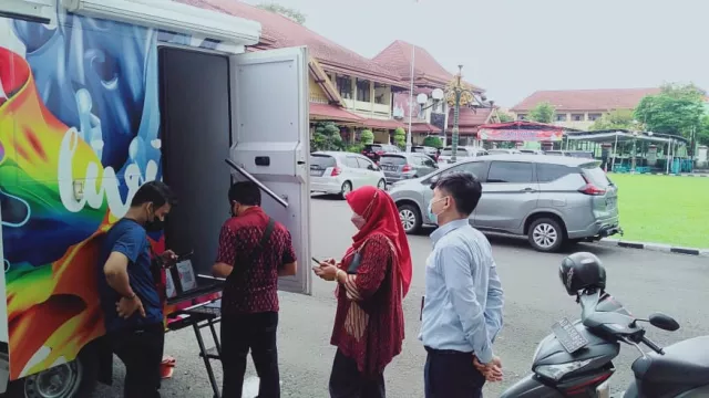 Lebaran, Bank Mandiri Area Solo Sediakan Uang Tunai Rp 300 Miliar - GenPI.co JATENG Lebaran, Bank Mandiri Area Solo Sediakan Uang Tunai Rp 300 Miliar - GenPI.co JATENG