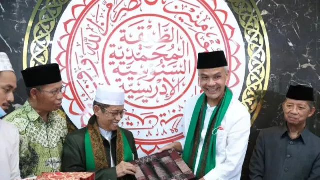 Ganjar Temui Ulama Lagi, Kali Ini Ketua PCNU Makassar, Ada Apa? - GenPI.co JATENG