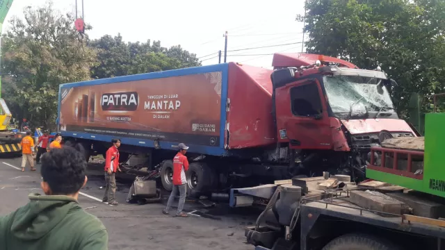 2 Truk Kontainer Kecelakaan di Boyolali, Sopir dan Kernet Tewas - GenPI.co JATENG