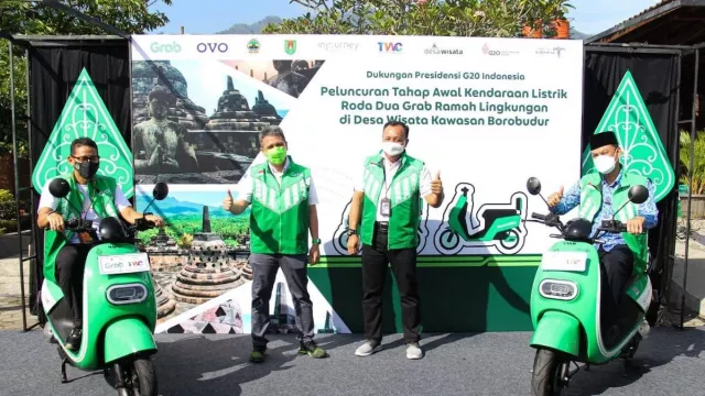 Sewa Sepeda Motor Listrik di Candi Borobudur Rp50.000/Jam - GenPI.co JATENG