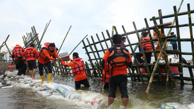 Begini Cara Hendi Atasi Banjir Rob yang Mengancam Kota Semarang - GenPI.co JATENG