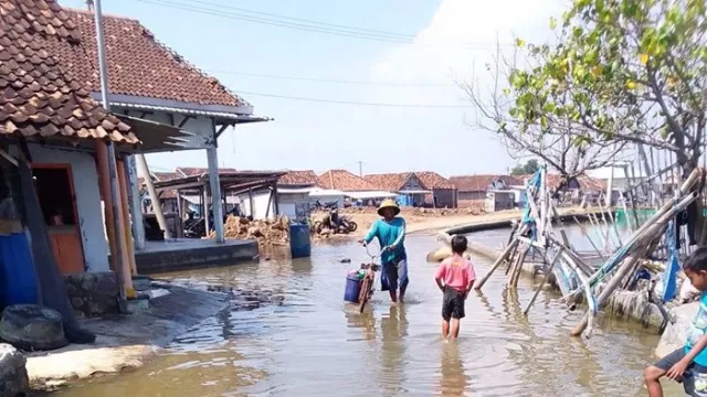 BMKG: Waspada Gelombang Pasang Air Laut di Pesisir Kendal - GenPI.co JATENG