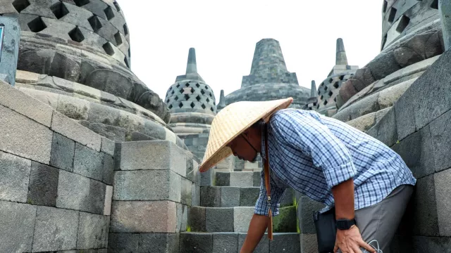 Hai Pengunjung! Jangan Lakukan Aksi Vandalisme di Candi Borobudur - GenPI.co JATENG