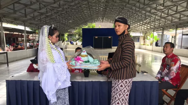 Napi Lapas Semarang Ini Terpaksa Gelar Pernikahan di Penjara - GenPI.co JATENG