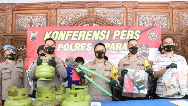 Polres Jepara Ciduk Komplotan Pencuri Tabung Elpiji 3 Kg - GenPI.co JATENG