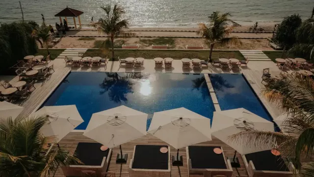 5 Rekomendasi Hotel di Jepara dengan View Pantai - GenPI.co JATENG