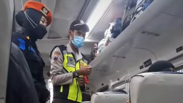Viral! Penumpang KA Purwojaya Dipaksa Turun di Stasiun Purwokerto - GenPI.co JATENG