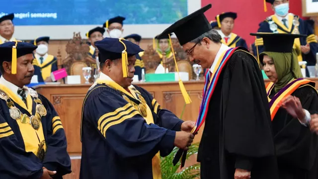 Guru Besar Unnes Bertambah 3, Rektor Ingatkan Visi Pelopor - GenPI.co JATENG