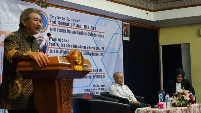 Ini Sosok Mendiang Ayah Emil Dardak, Rektor USM: Tokoh Intelektual - GenPI.co JATENG Ini Sosok Mendiang Ayah Emil Dardak, Rektor USM: Tokoh Intelektual - GenPI.co JATENG