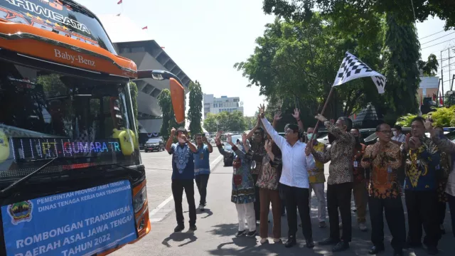 119 Transmigran Asal Jawa Tengah Dilepas, Ini Pesan Menteri Desa PDTT - GenPI.co JATENG