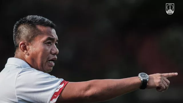 Rasiman Jadi Caretaker Sebulan, Persis Solo Ungkap Kandidat Pelatih Baru - GenPI.co JATENG