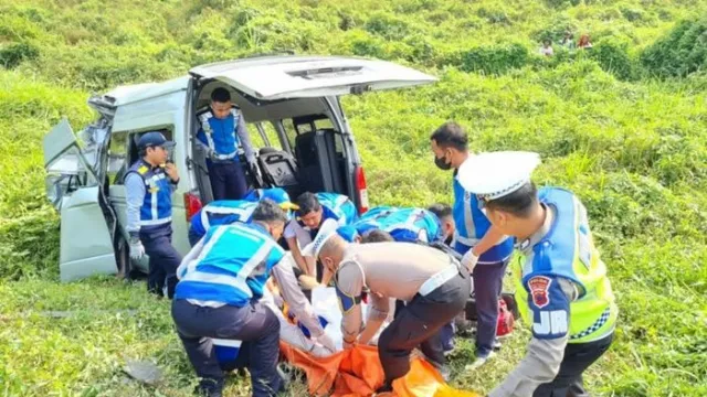 Kronologi Kecelakaan Maut di Tol Semarang-Batang, 7 Orang Tewas - GenPI.co JATENG