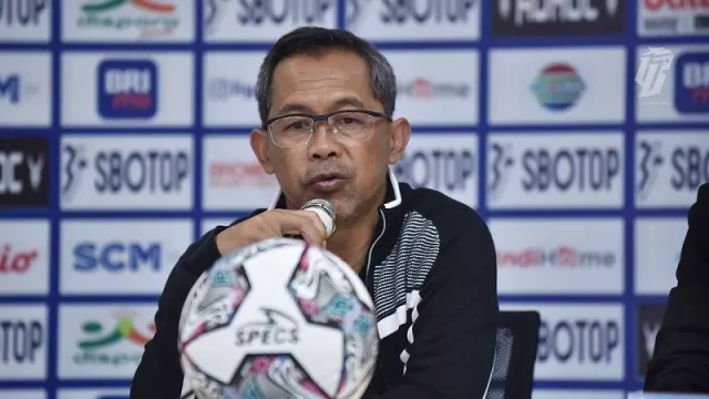 Aji Santoso Dikabarkan Merapat ke PSIS Semarang, Ini Katanya - GenPI.co JATENG