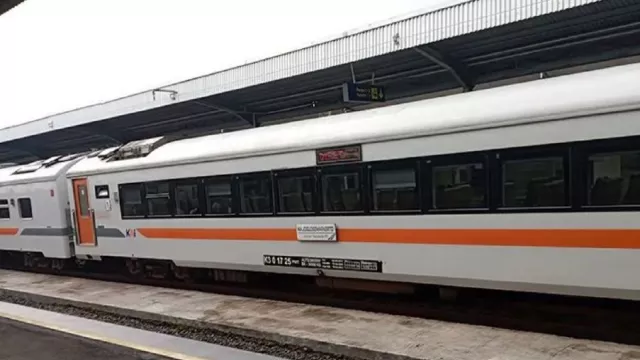 Warga Purwokerto happy, Tiket Kereta Api Cuma Rp 15 Ribu - GenPI.co JATENG Warga Purwokerto happy, Tiket Kereta Api Cuma Rp 15 Ribu - GenPI.co JATENG