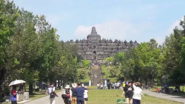 Kasus Covid-19 Melandai, 1,2 Juta Wisatawan Kunjungi Candi Borobudur - GenPI.co JATENG