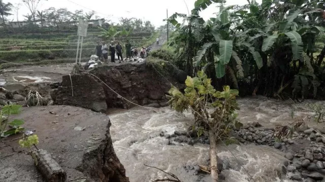BMKG: Waspada Hujan Lebat hingga Ekstrem di Jawa Tengah Selatan - GenPI.co JATENG