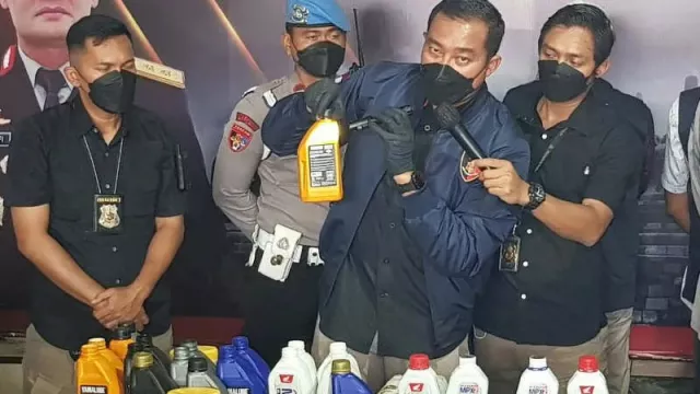 Pabrik Oli Palsu di Semarang Digerebek Polda Jawa Tengah, Sehari Produksi 3.000 Botol - GenPI.co JATENG