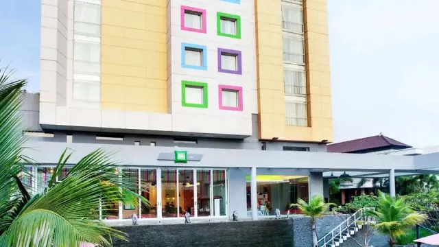 5 Rekomendasi Hotel di Solo, Dekat Mangkunegaran - GenPI.co JATENG