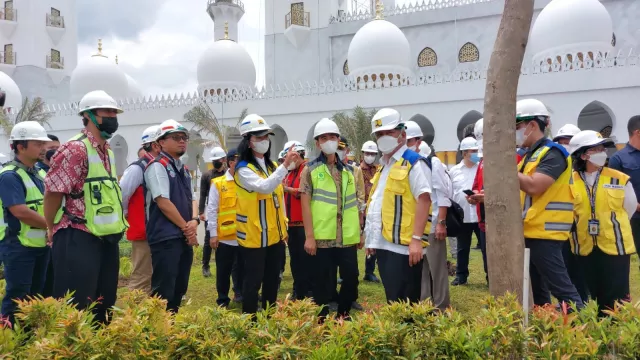 Cek Masjid Sheikh Zayed di Solo, Pak Bas Keluhkan Soal Ini - GenPI.co JATENG