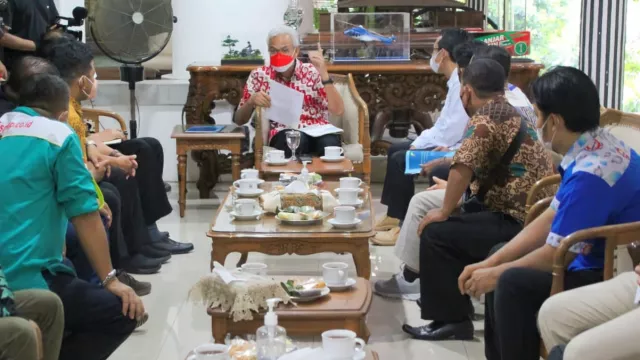 Buruh Tuntut UMP 2023 Jawa Tengah Naik 13%, Ganjar Bilang Begini - GenPI.co JATENG