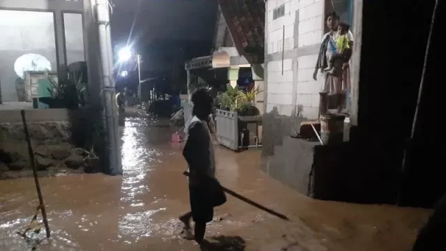 Hujan Deras, Sejumlah Titik di Semarang Banjir dan Longsor - GenPI.co JATENG