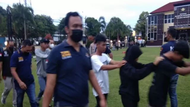 Diduga Hendak Tawuran, 75 Pelajar di Batang Ditangkap - GenPI.co JATENG